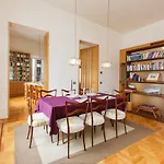 Habitat\'s Campo de\' Fiori 4BR Apartment