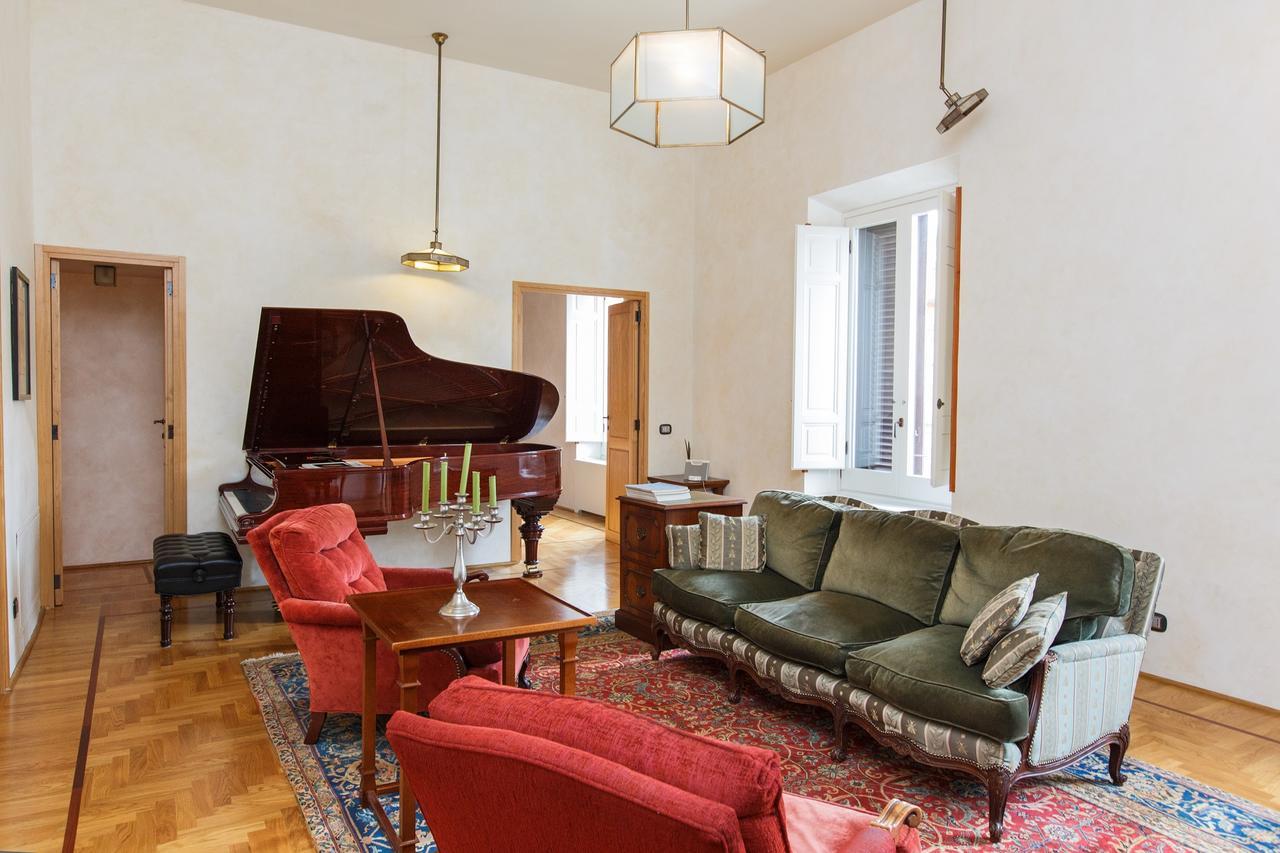 Habitat's Campo De' Fiori 4br Appartamento